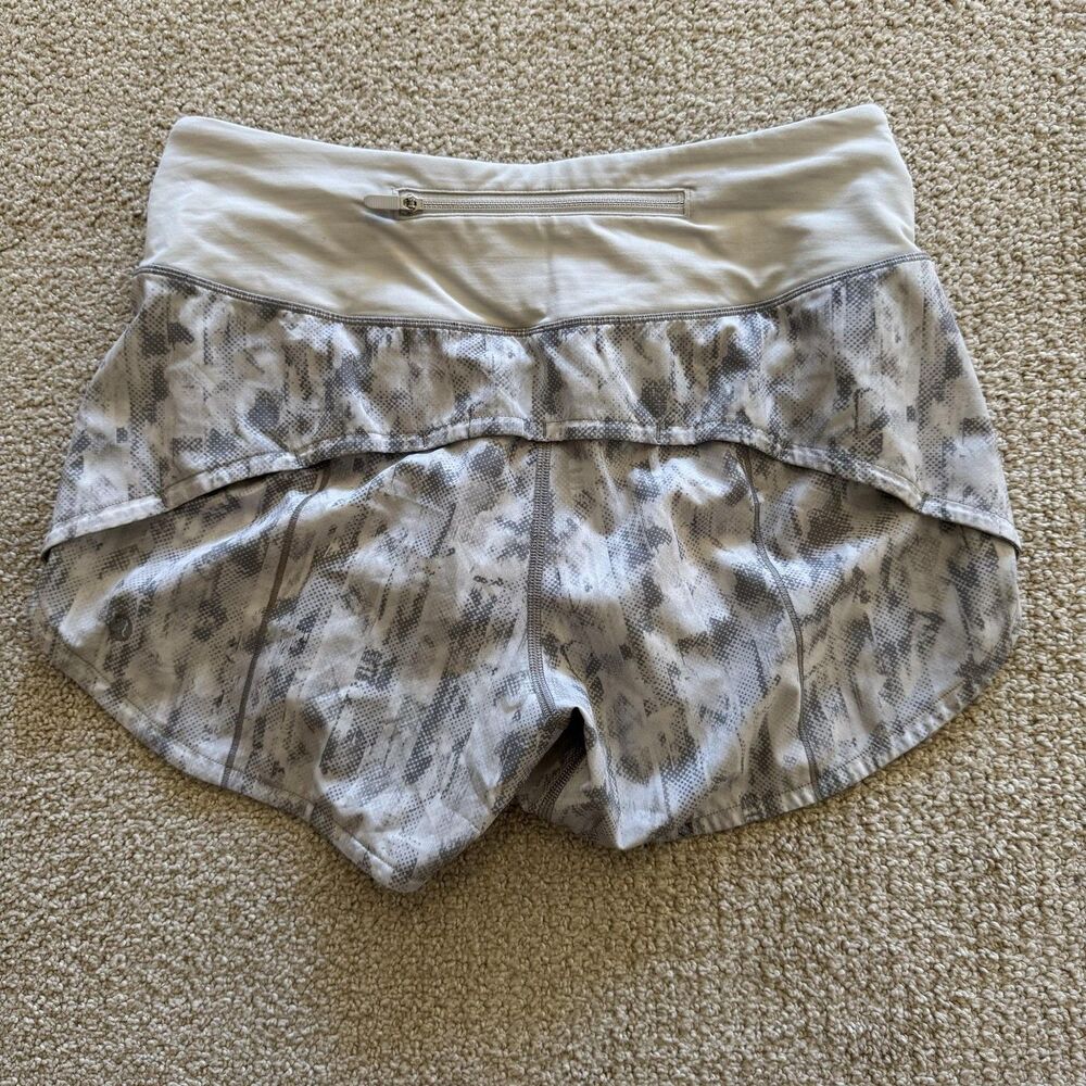 Lululemon Shorts Womens 4 Gray Animal Print Lined Running Athletic Workout